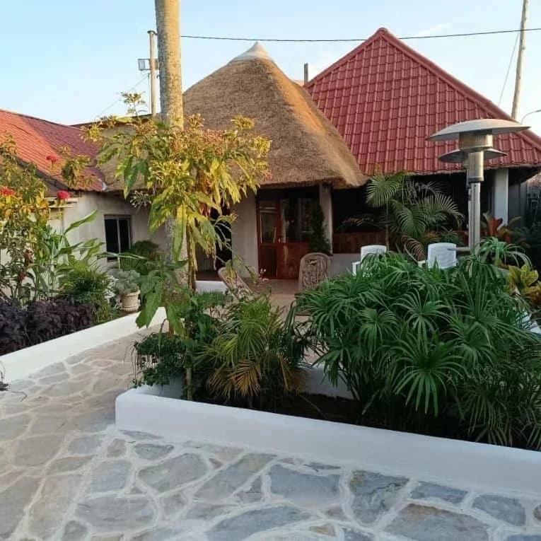 Mia Safari Lodge And Restaurant Entebbe Exteriér fotografie