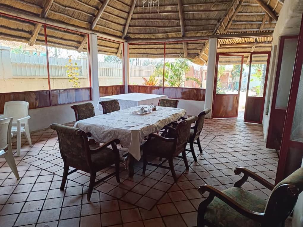 Mia Safari Lodge And Restaurant Entebbe Exteriér fotografie