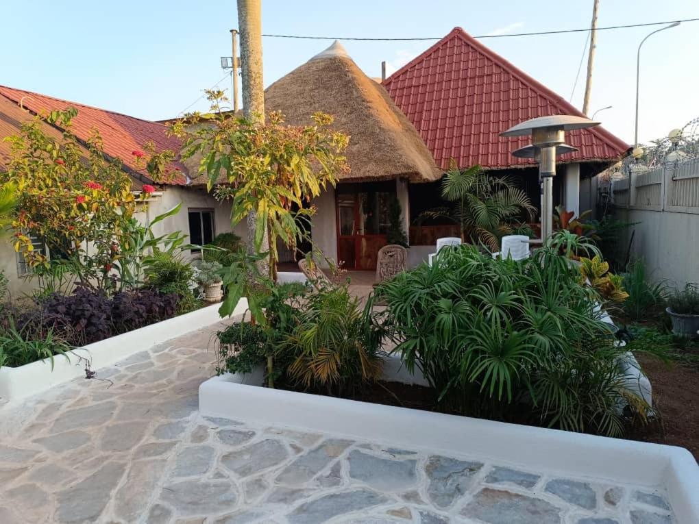 Mia Safari Lodge And Restaurant Entebbe Exteriér fotografie